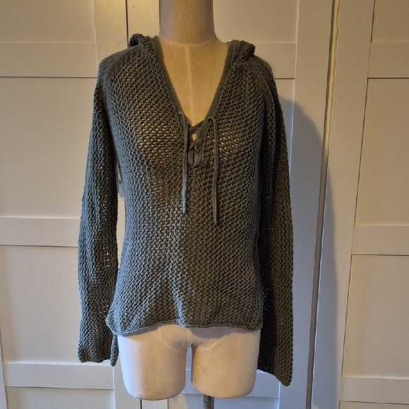 Abercrombie & Fitch Women's V-Neck Sweater in Olive Sz Medium - Picture 1 of 4